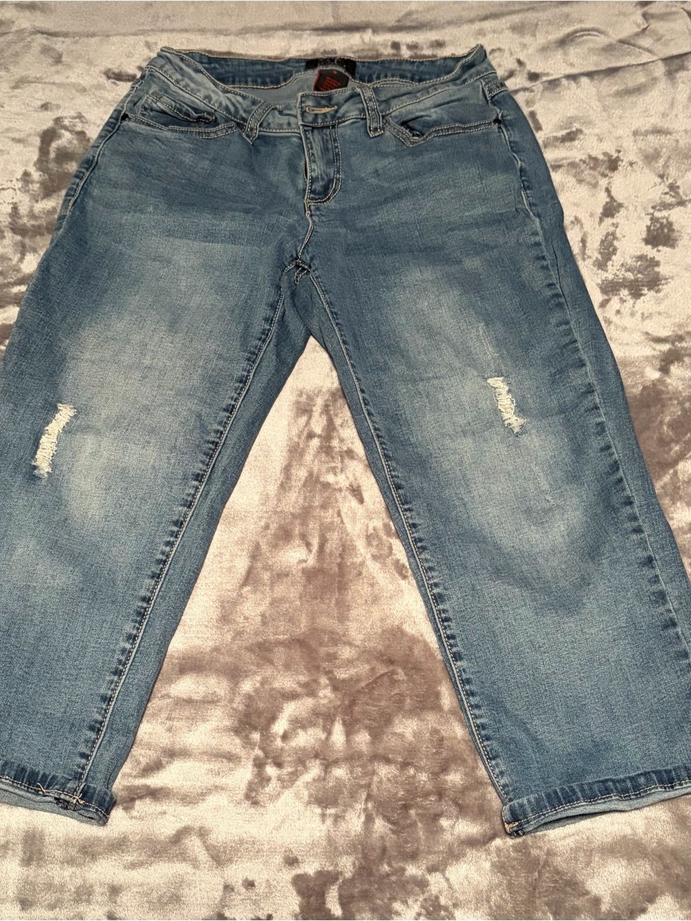 Earl Jeans Light Blue Women's Cropped Distressed Denim